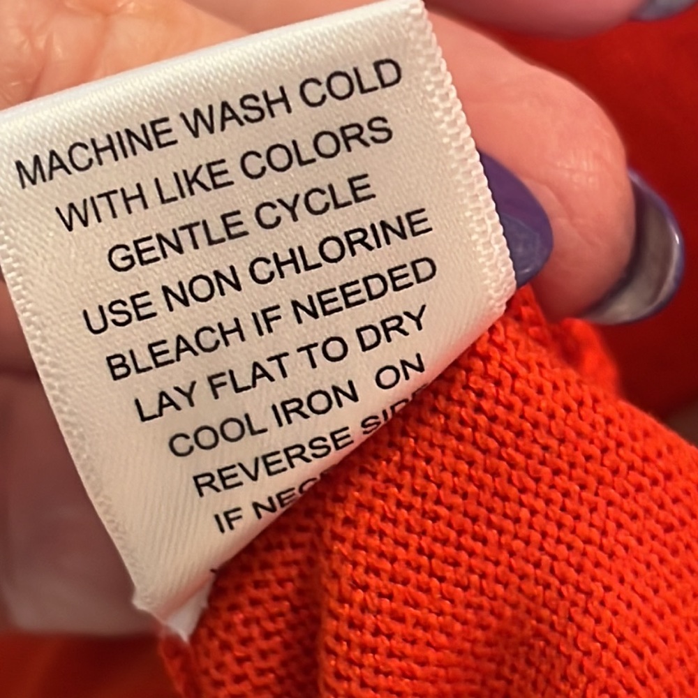Red plus size pullover sweater - Picture 6 of 6